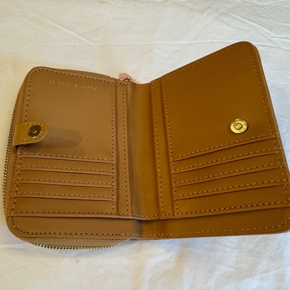 Poppy and Peonies Wallet, Woven Bifold Camel, Limited Edition - Picture 5 of 5